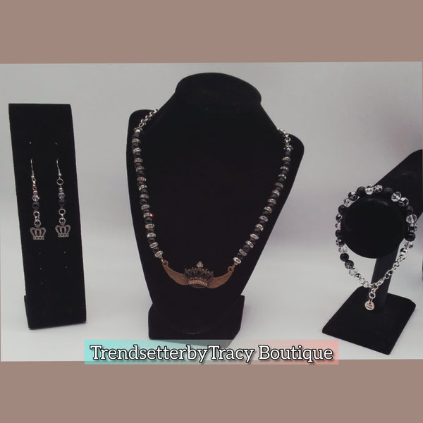Trendy I Am The Queen Of Everything Statement Necklace Set